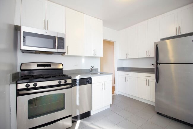 Building Photo - 2750 Homecrest Ave