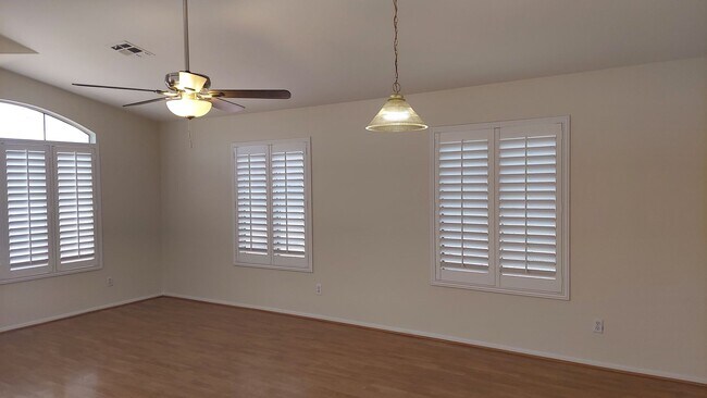 Building Photo - TERRIFIC FOUR BEDROOM PEORIA HOME WITH A POOL!