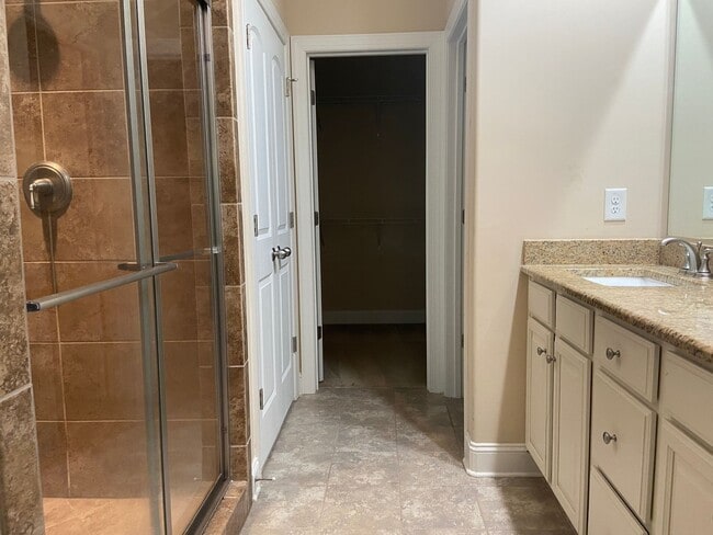 Building Photo - 3 Bedroom, 2 Bathroom One Level Townhome i...