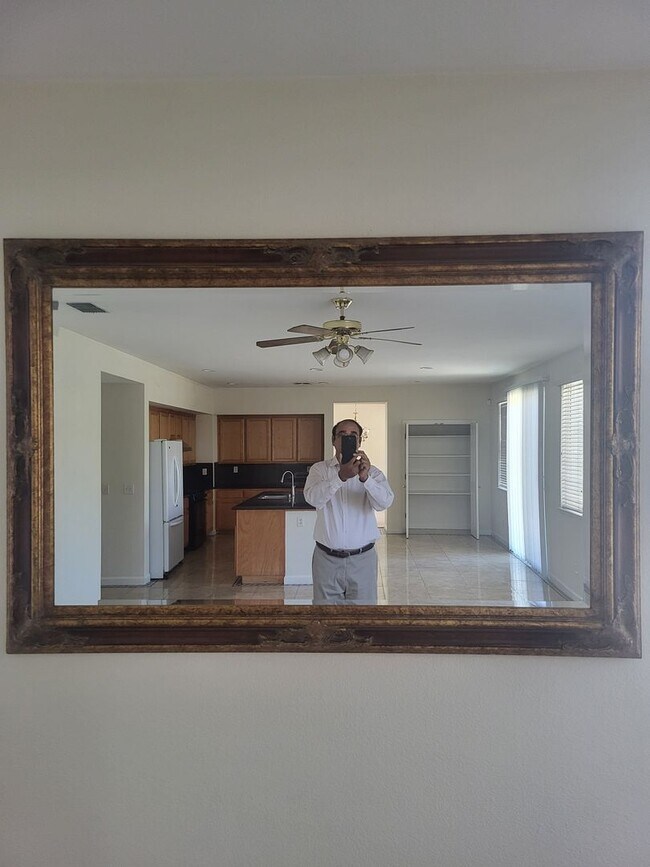 Building Photo - Gorgeous 5bd-3bth Available now!!