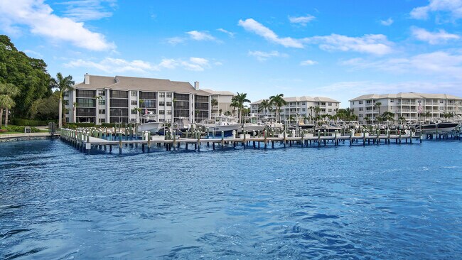 Building Photo - 515 Bay Colony Dr N