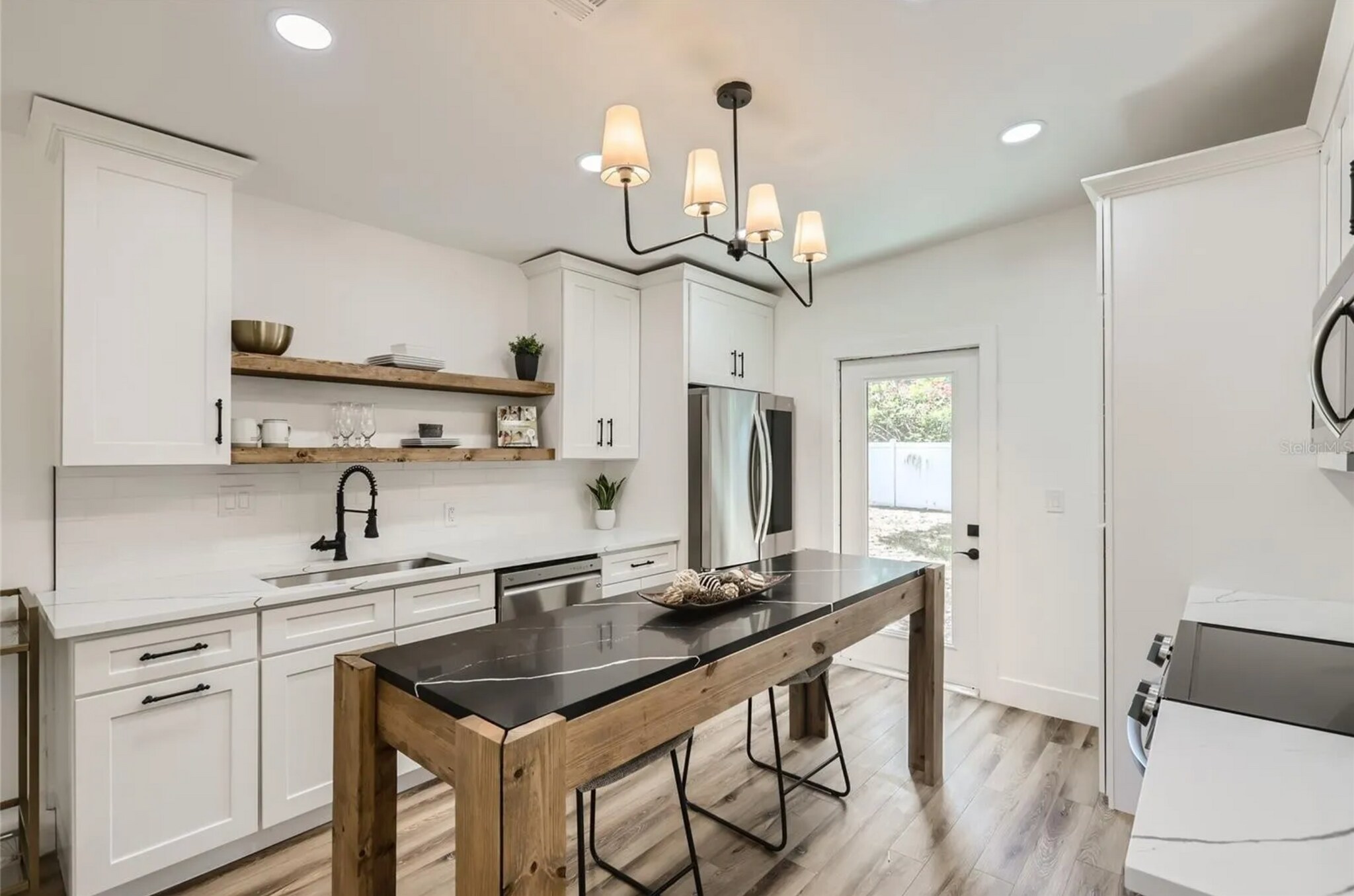 Building Photo - 3516 W Price Ave