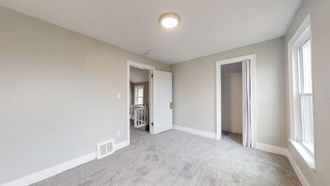 Building Photo - Lorain/W.73 neighborhood, updated 3 bed/1 bath single family house.