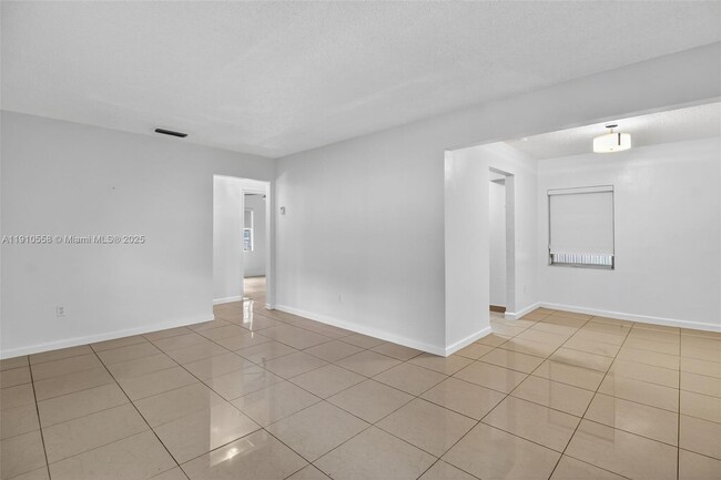 Building Photo - 2744 SW 23rd Terrace