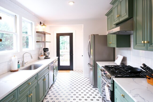 Building Photo - Charming 3 Bedroom, 2 Bath Home in Prime Greenville Location!