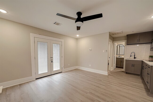 Building Photo - 3014 Delia St