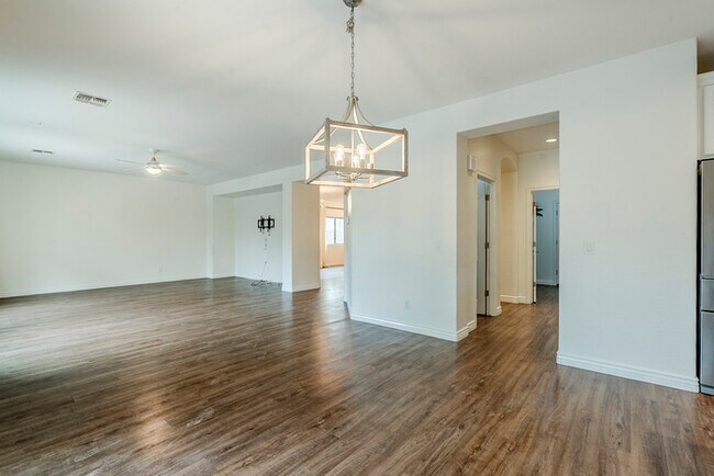 Building Photo - 2744 E Donato Dr