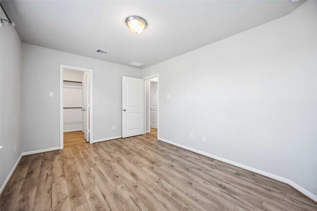 Building Photo - 5914 Prince Pl Dr