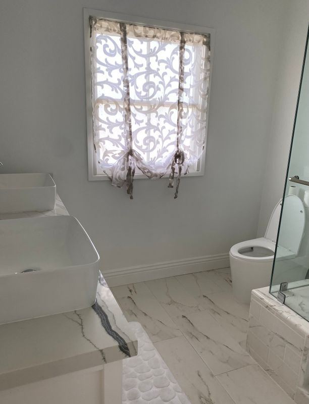 Building Photo - 1110 W Muirlands Dr