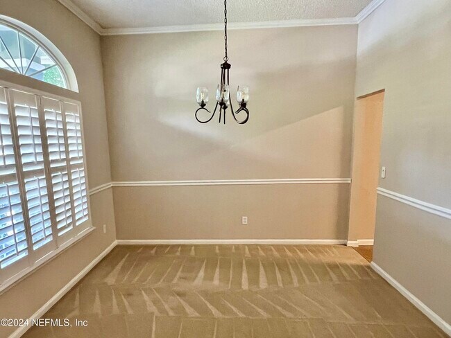 Building Photo - 14019 Crestwick Dr W