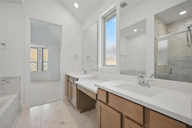 Building Photo - 5060 Westhaven Cir