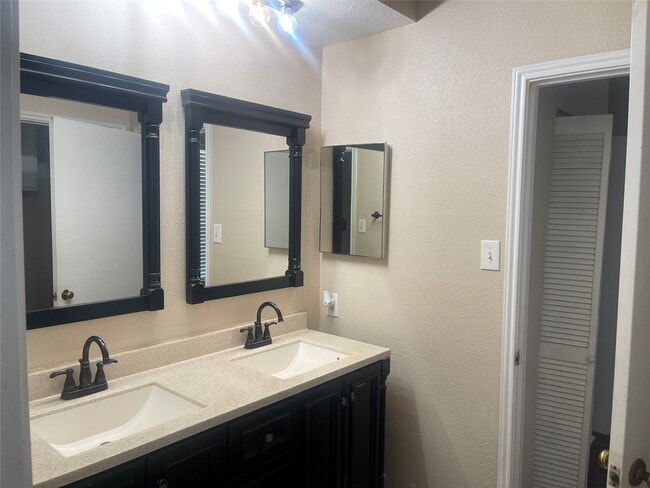 Building Photo - 2121 El Paseo St