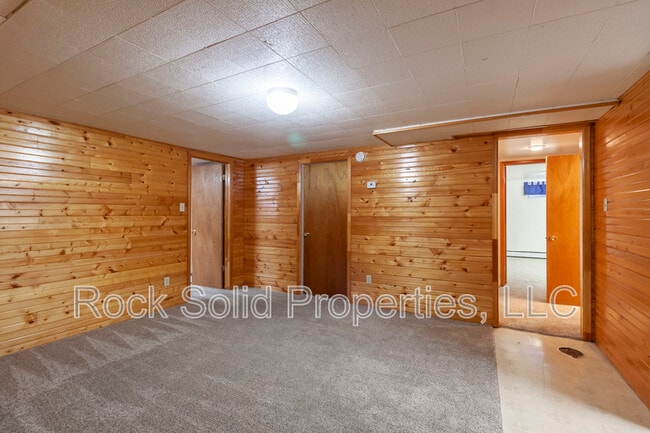 Building Photo - 1529 Walnut Dr