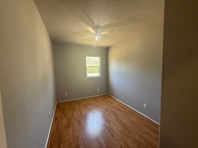 Building Photo - Two bedroom, One bathroom, Pet friendly ho...