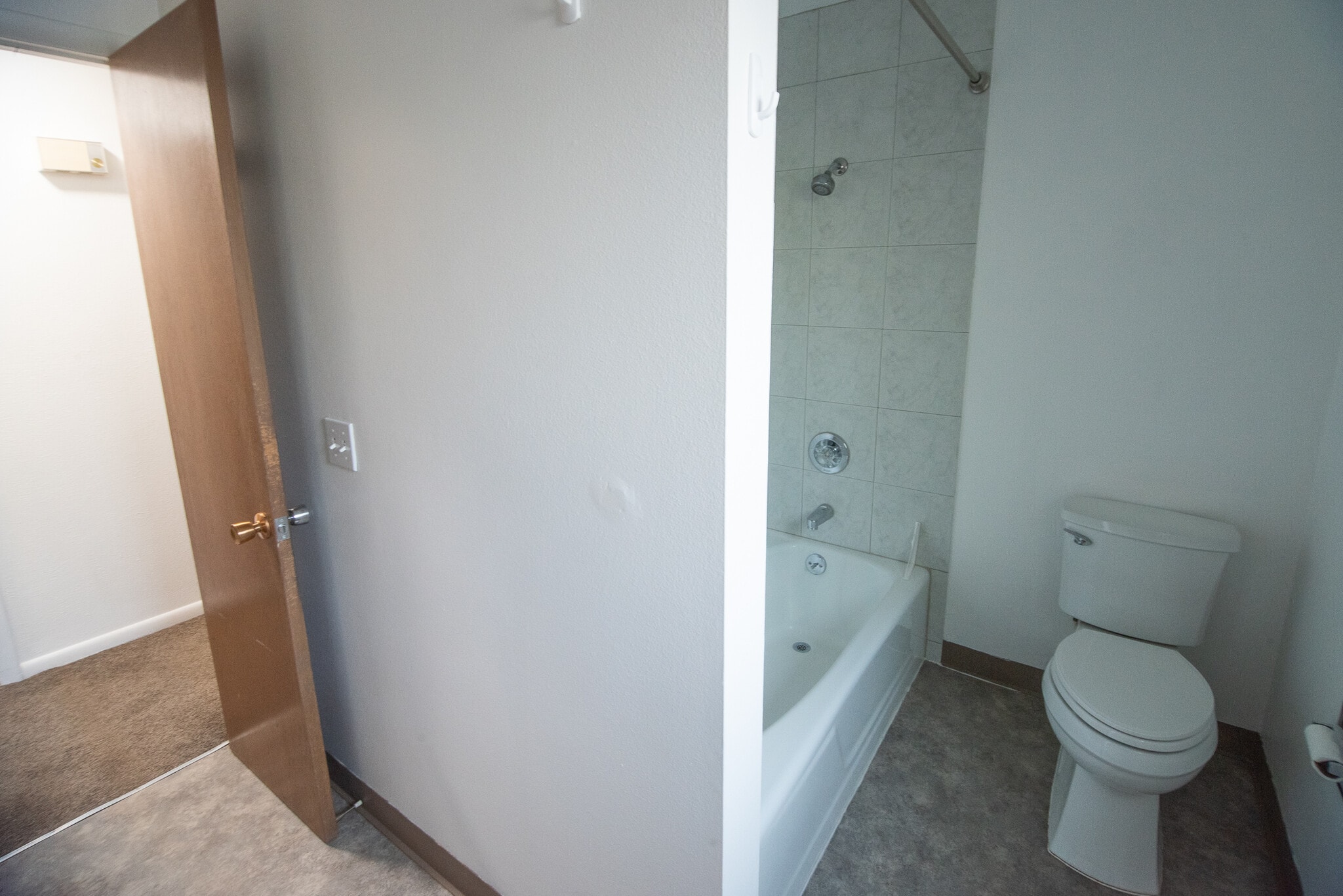 Building Photo - 9 Paramount Pky