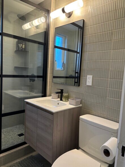 Building Photo - 102 N George Mason Dr