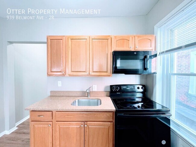 Building Photo - 939 Belmont Ave