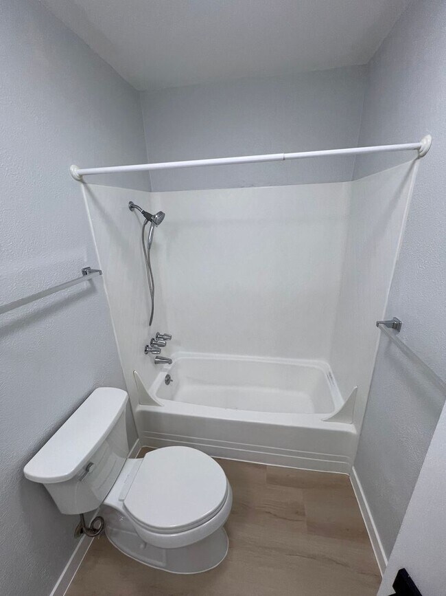 Building Photo - 928-932 N 6th Street