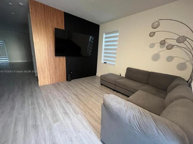 Building Photo - 4 bedroom in Miami Gardens FL 33169