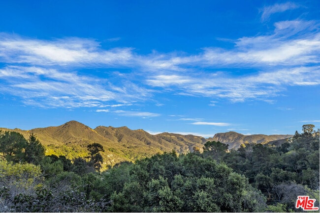 Building Photo - 913 Fernwood Pacific Dr