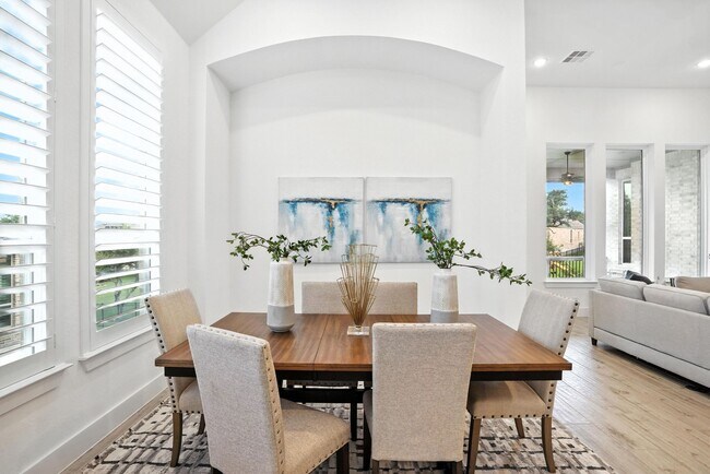 Building Photo - 220 Corazon