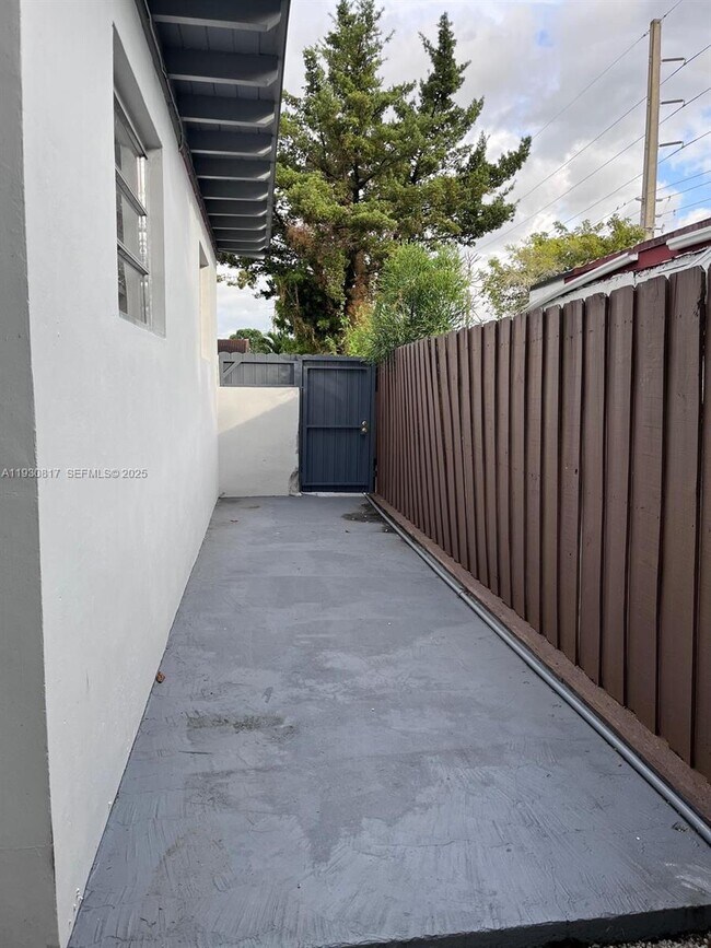 Building Photo - 50 NW 68th Ct