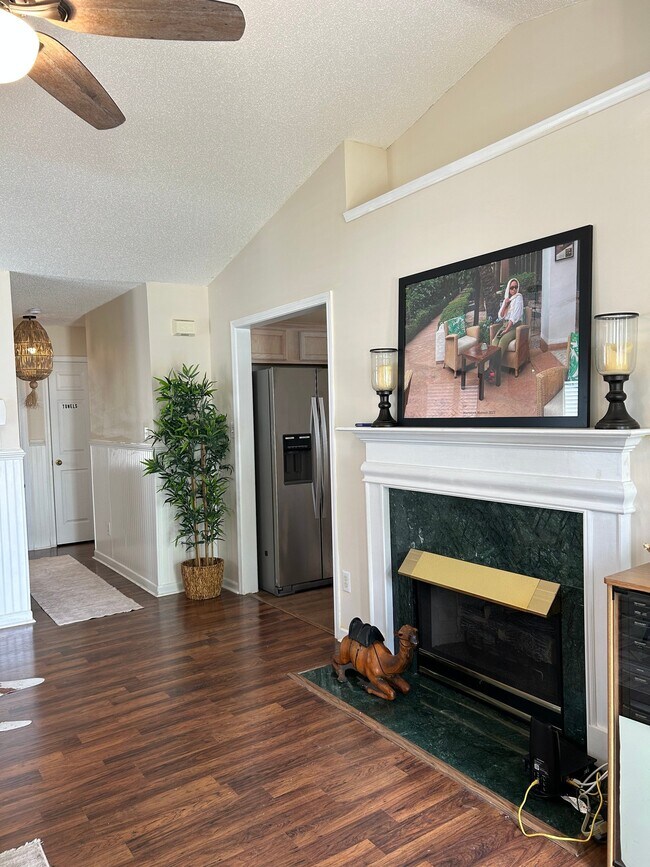 Building Photo - 7016 Breeders Cup Cir