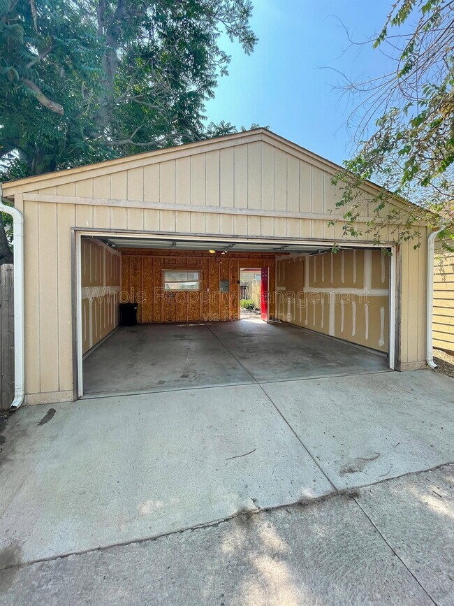 Building Photo - 1733 W 39th Ave