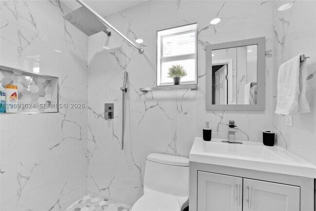 Building Photo - 1021 NW 23rd Ct