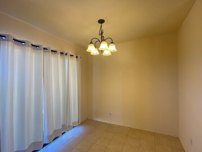 Building Photo - Very Nice 2 Bedroom Condo!!!