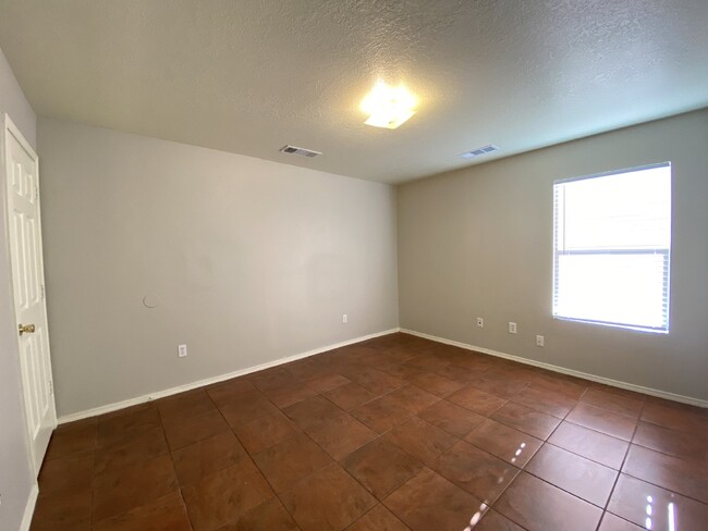 Building Photo - 2BR/1Bath - 4 Plex in Rio Rancho