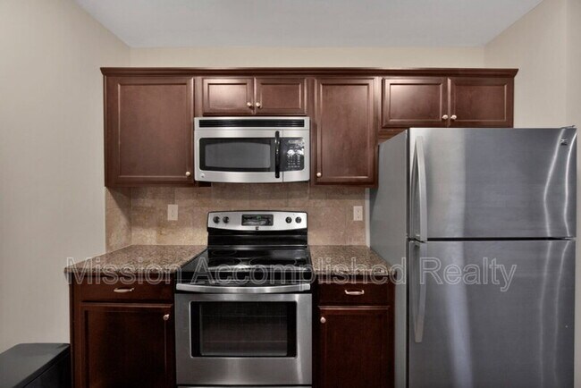 Building Photo - 2644 Middle Br Bnd