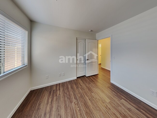 Building Photo - 13158 W Clarendon Ave