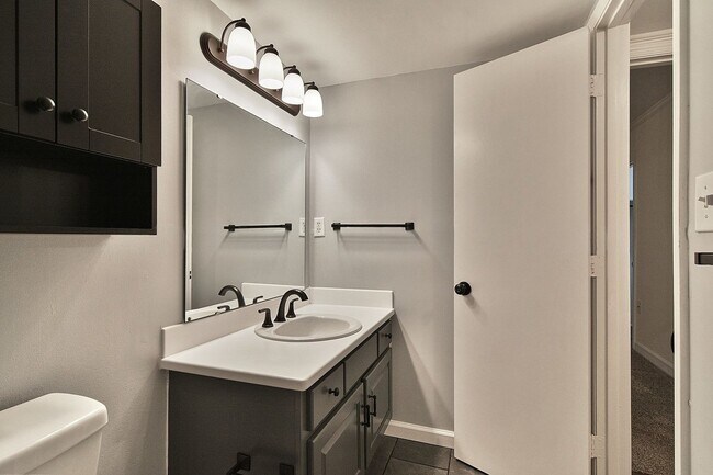 Building Photo - Riverhill Apartments