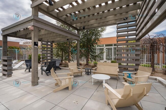 Building Photo - Modern 1 Bedroom 1 Bath Luxury Condo at Th...