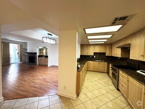 Building Photo - Spacious 2 bedroom condo in West LA