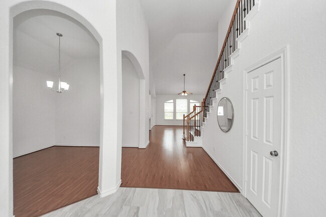 Building Photo - 5014 Parkcanyon Ln