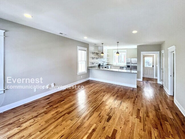 Building Photo - Lovely 2-Bedroom Home with Modern Amenitie...