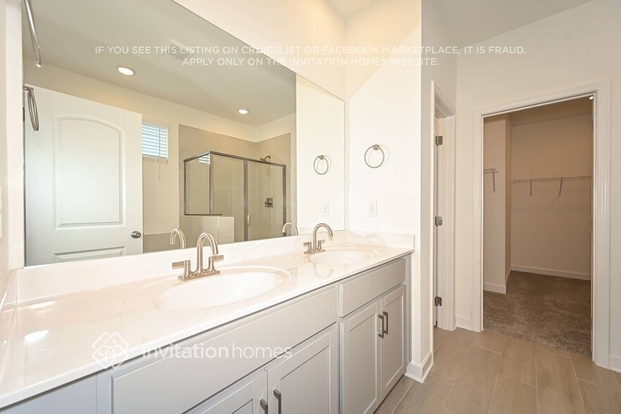 Building Photo - 271 W Millbrook Dr