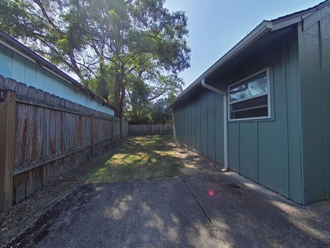 Building Photo - FALL SPECIAL ~ $1150 OFF FIRST MONTH RENT