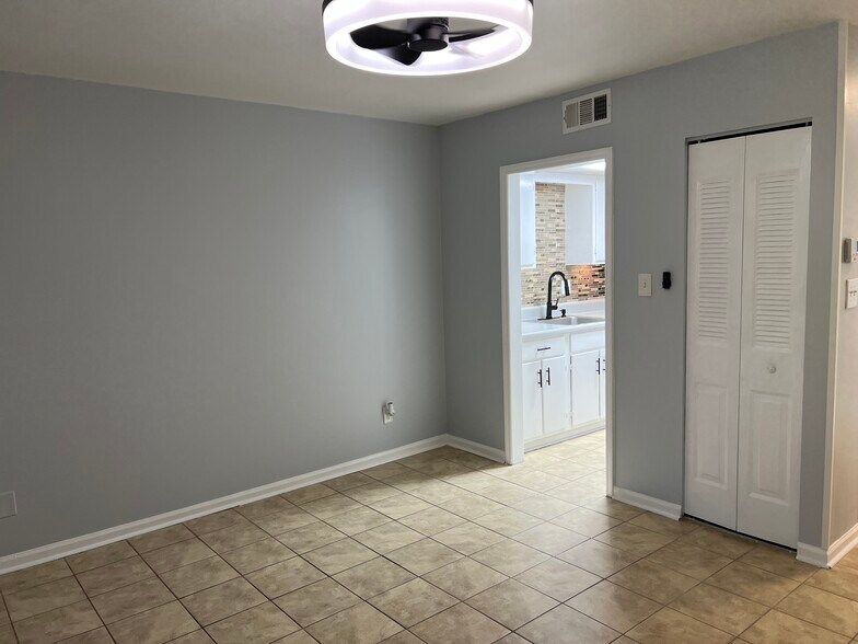 Building Photo - 6419 Baker Ct