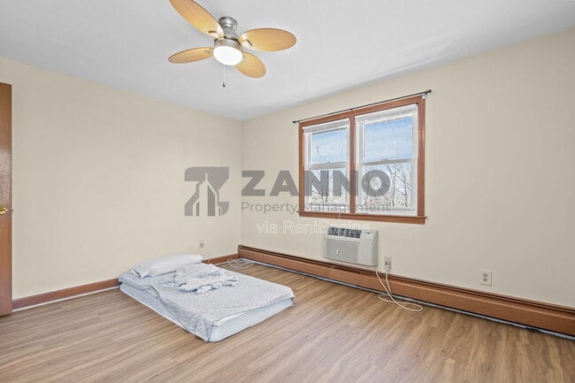 Building Photo - 1 Talbot St