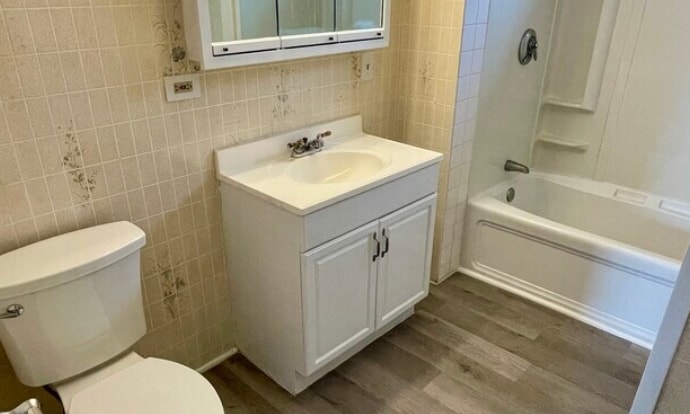 Building Photo - 576 Providence St