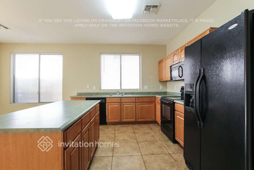 Building Photo - 6826 S 30th Ln