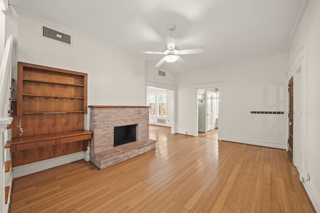 Building Photo - 406 Sul Ross St