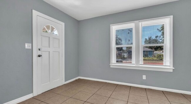 Building Photo - 3060 21st Ave S