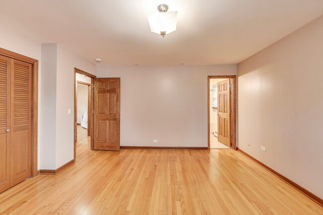 Building Photo - 933 Garden Ln