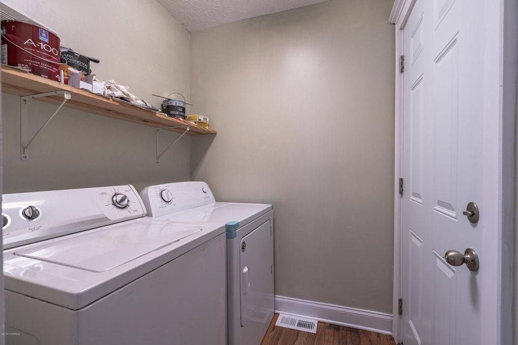 Building Photo - 210 N 10th St