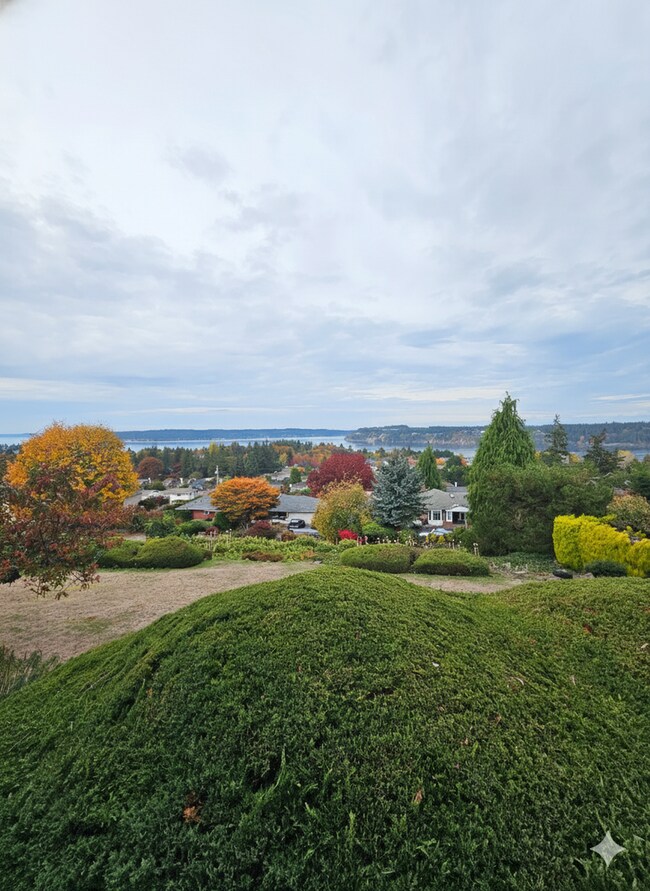 Building Photo - Spacious North Tacoma waterfront Unit with Million dollar Puget Sound Views