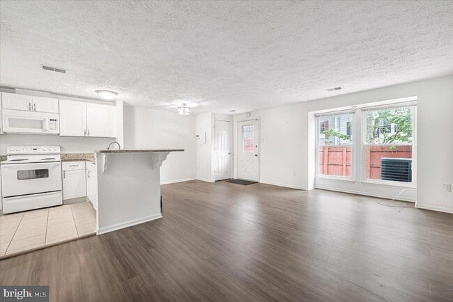 Building Photo - 13533 Demetrias Way